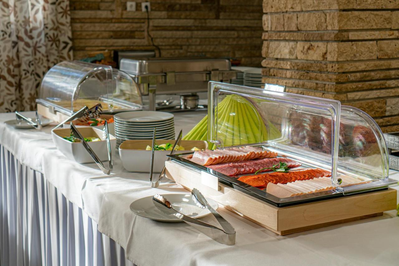 Ozoon Hotel Ньиредьхаза Экстерьер фото