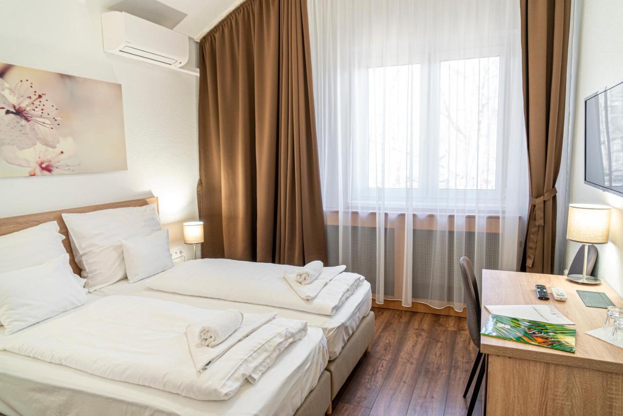 Ozoon Hotel Ньиредьхаза Экстерьер фото