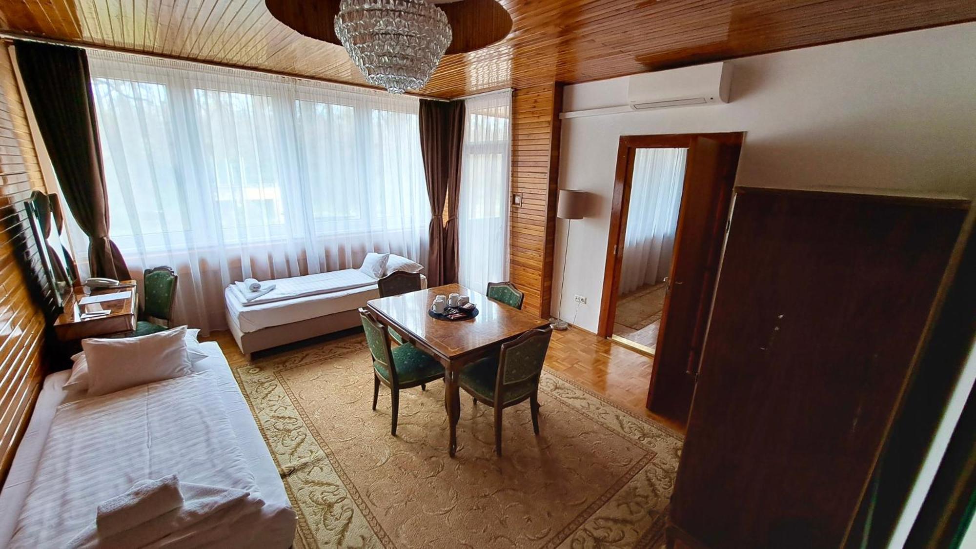 Ozoon Hotel Ньиредьхаза Экстерьер фото