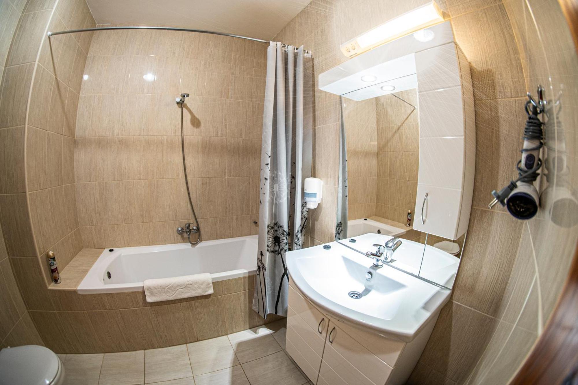 Ozoon Hotel Ньиредьхаза Экстерьер фото